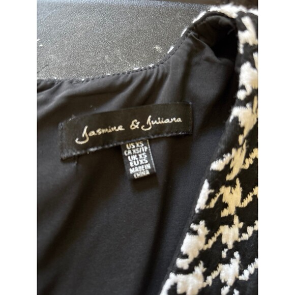 Jasmine and Juliana xs dress - Picture 4 of 4